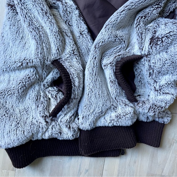 Patagonia Conejo Fuzzy Hooded Vest, Sz  Medium - Picture 8 of 8